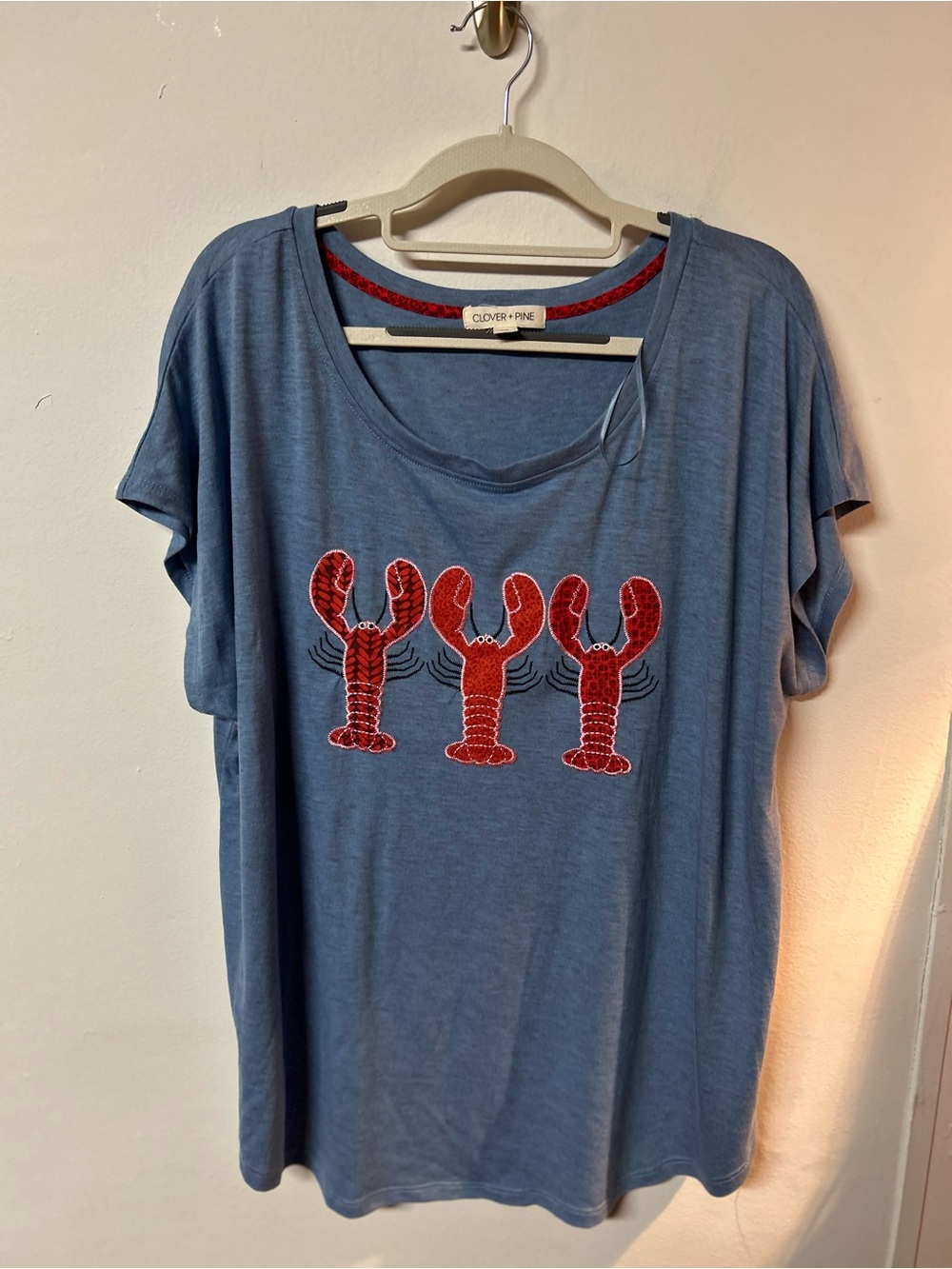 🦞 Clover + Pine Lobster Appliqué Top –